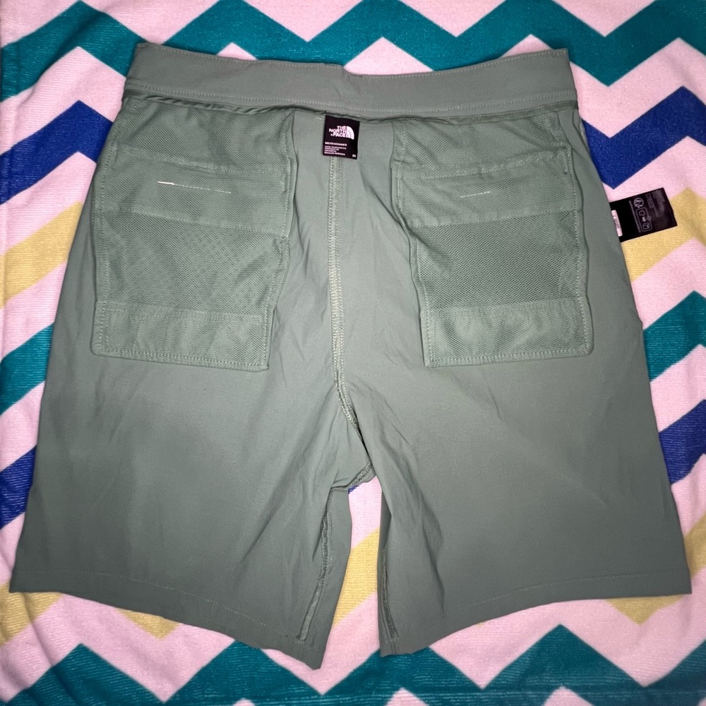 The North Face Green Flat Front Shorts #34 - Picture 4 of 6